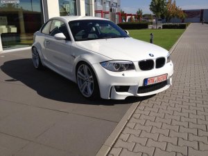 TJ-Fahrzeugdesign-BMW-1er-M-V10-Umbau-01.jpg