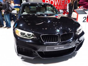Detroit-2015-BMW-M235i-Cabrio-F23-Schwarz-2er-Cabriolet-Live-Fotos-02-750x563.jpg