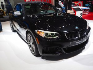 Detroit-2015-BMW-M235i-Cabrio-F23-Schwarz-2er-Cabriolet-Live-Fotos-03-750x563.jpg