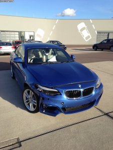 BMW-2er-M-Sportpaket-F22-Estorilblau-Live-Fotos-RHD-2.jpg