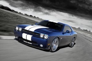 2011_dodge_challenger_srt8_392_images_001.jpg