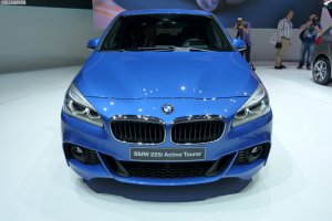 BMW-2er-Active-Tourer-F45-225i-M-Paket-Estorilblau-Genf-2014-LIVE-03.jpg