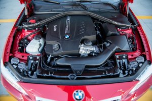 2014-BMW-M235i-engine.jpg