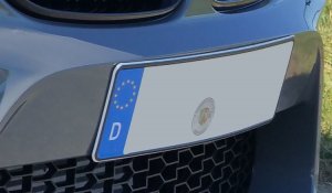 Kennzeichenhalter in der BMW Welt - Startseite Forum