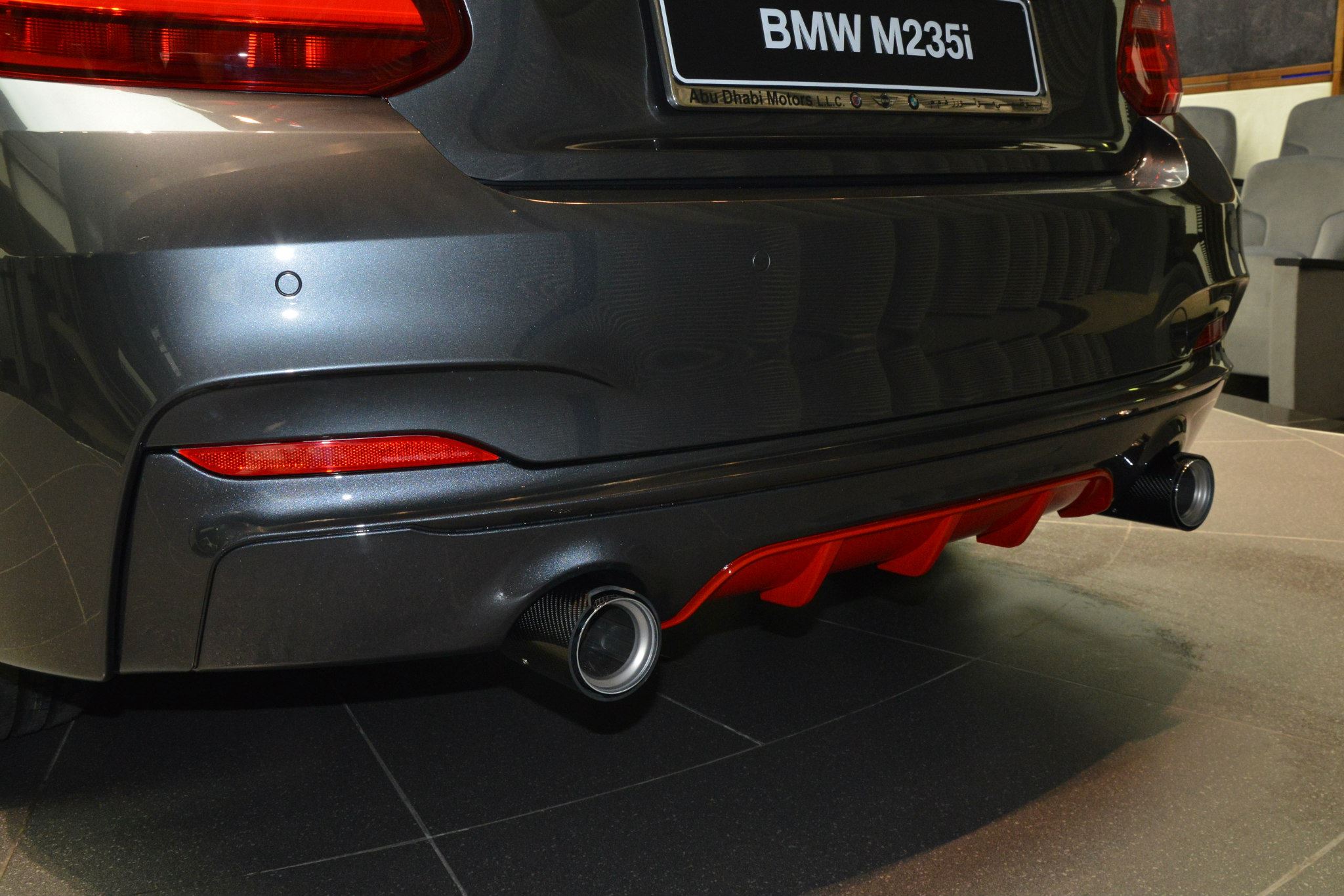 BMW-M235i-F22-M-Performance-Zubehoer-Tuning-Mineralgrau-Rot-08.jpg